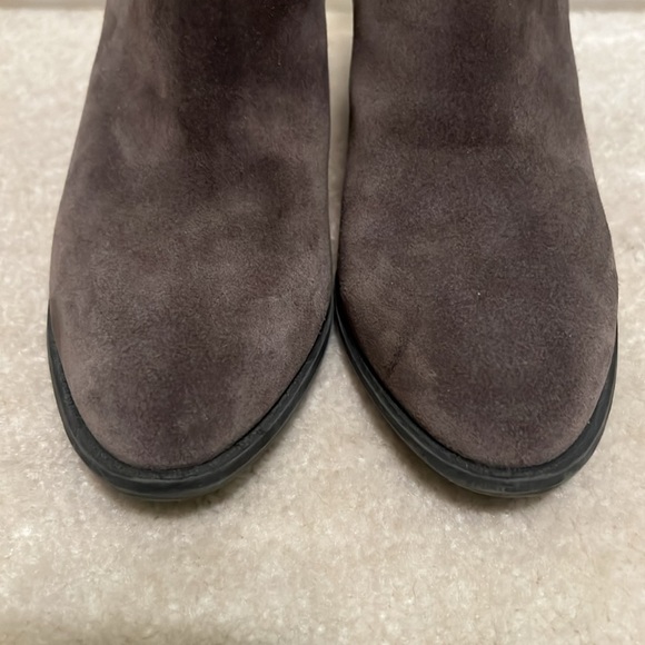 Vionic Madeline 9 Suede Tassel Zipper Block Heel Ankle Boot Taupe Booties - Picture 3 of 4